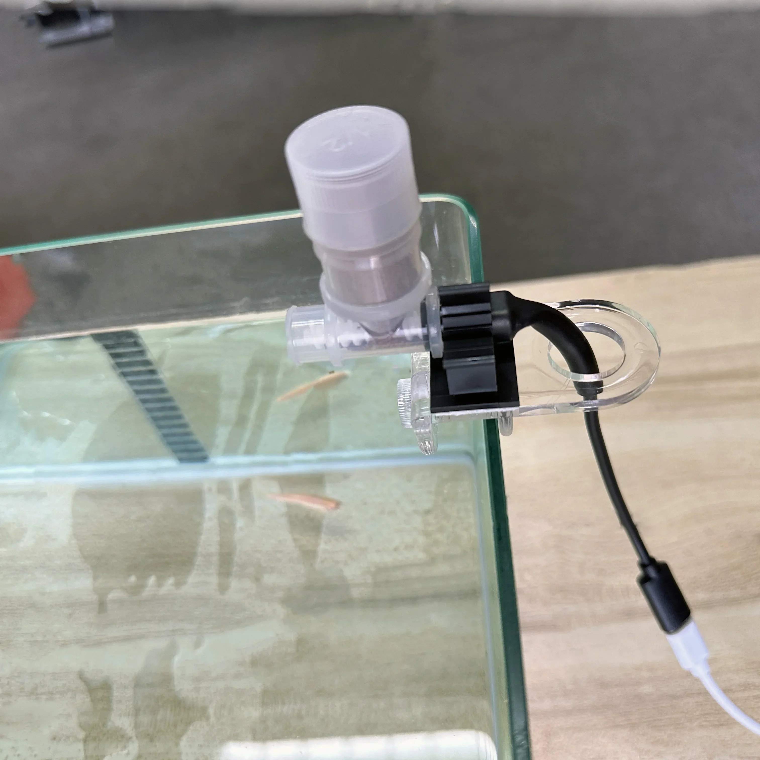 เครื่องให้อาหารปลาอัตโนมัติที่ - Aquarium Fish Feeder บทวิจารณ์และราคา
